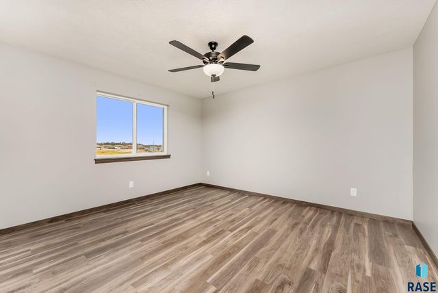 3401 S Chalice Pl Place, Sioux Falls, SD 57106