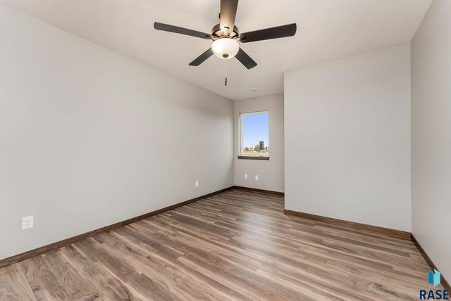 3401 S Chalice Pl Place, Sioux Falls, SD 57106