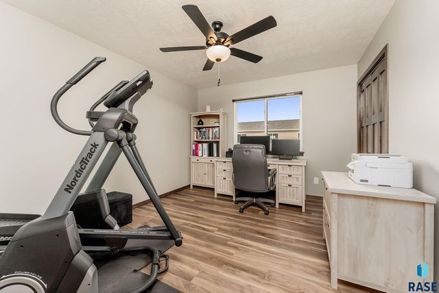 3401 S Chalice Pl Place, Sioux Falls, SD 57106