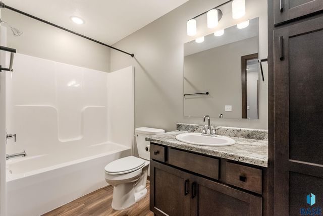 3401 S Chalice Pl Place, Sioux Falls, SD 57106