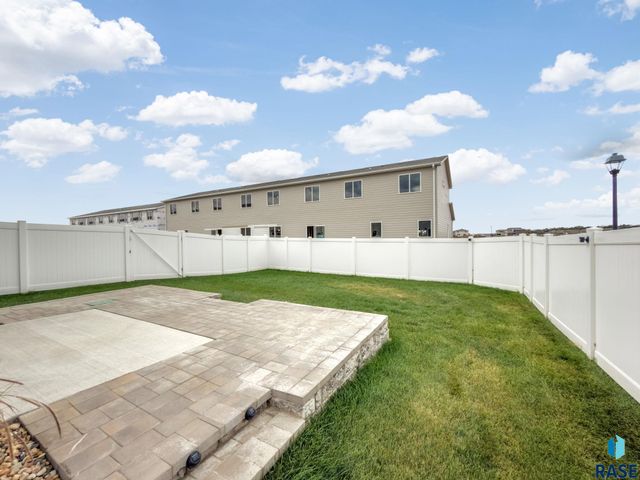 3401 S Chalice Pl Place, Sioux Falls, SD 57106