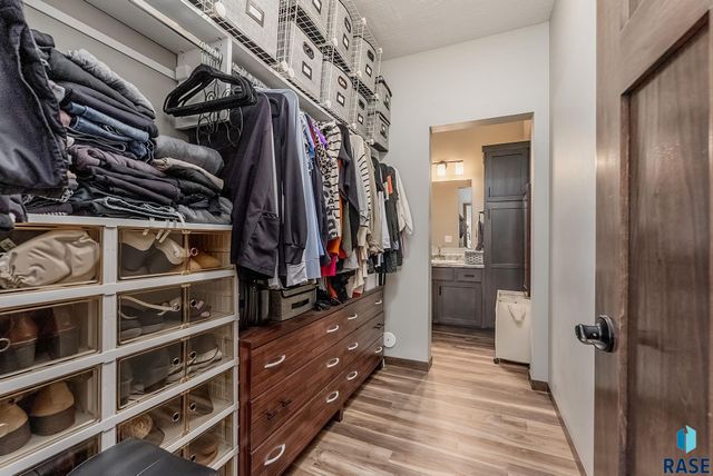 3401 S Chalice Pl Place, Sioux Falls, SD 57106