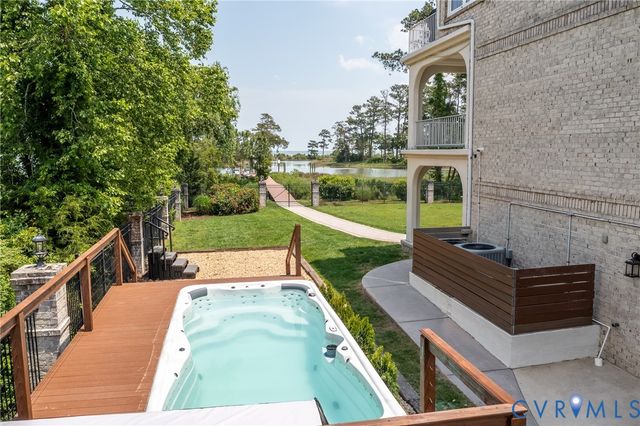 108 Anchor Ln, Yorktown, VA 23692