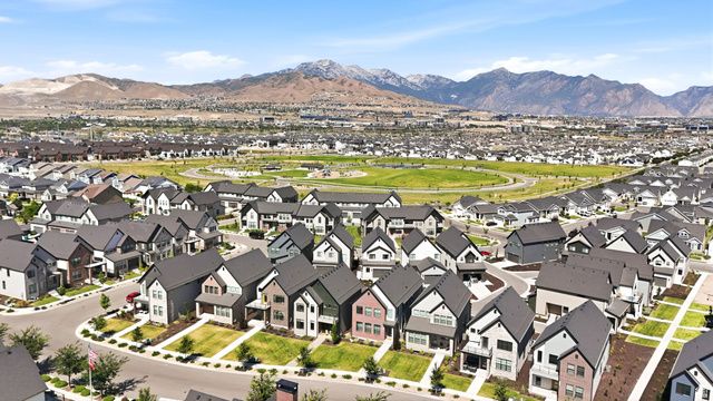 2402 N SUNMORE WAY, Lehi, UT 84043