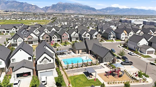 2402 N SUNMORE WAY, Lehi, UT 84043