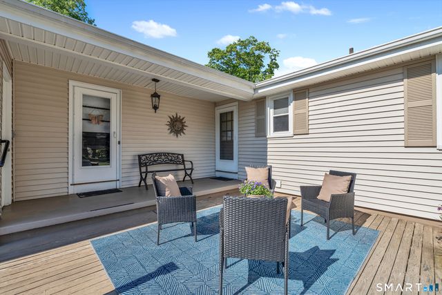 44 Riverside Drive, Branford, CT 06405