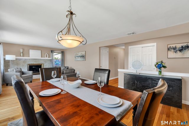 44 Riverside Drive, Branford, CT 06405