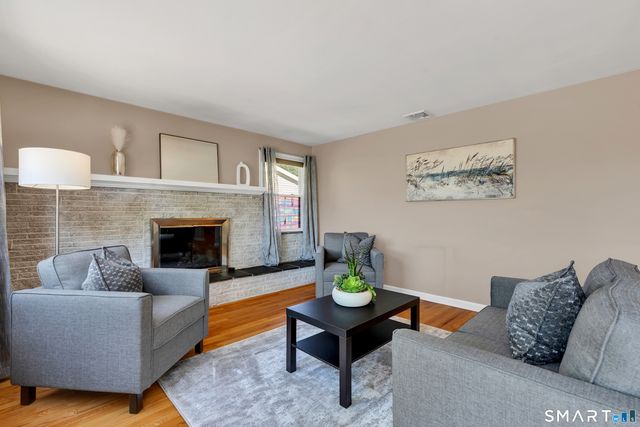 44 Riverside Drive, Branford, CT 06405