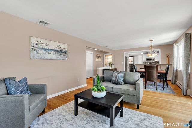 44 Riverside Drive, Branford, CT 06405