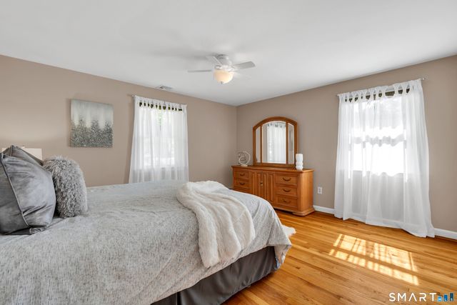 44 Riverside Drive, Branford, CT 06405