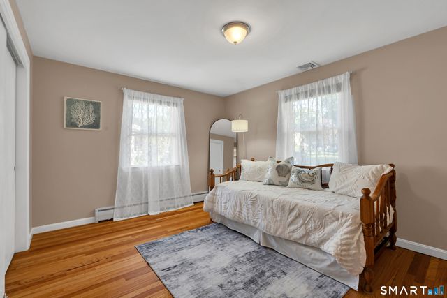 44 Riverside Drive, Branford, CT 06405