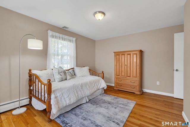 44 Riverside Drive, Branford, CT 06405
