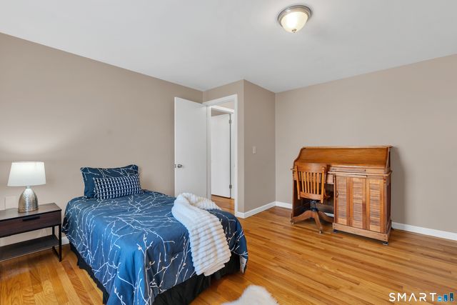 44 Riverside Drive, Branford, CT 06405