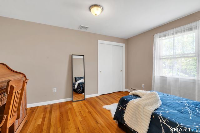 44 Riverside Drive, Branford, CT 06405