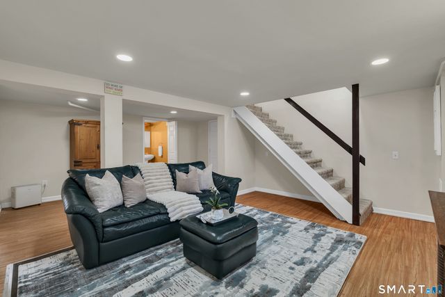 44 Riverside Drive, Branford, CT 06405