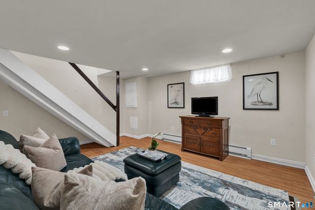 44 Riverside Drive, Branford, CT 06405