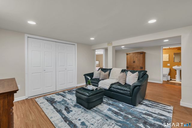 44 Riverside Drive, Branford, CT 06405