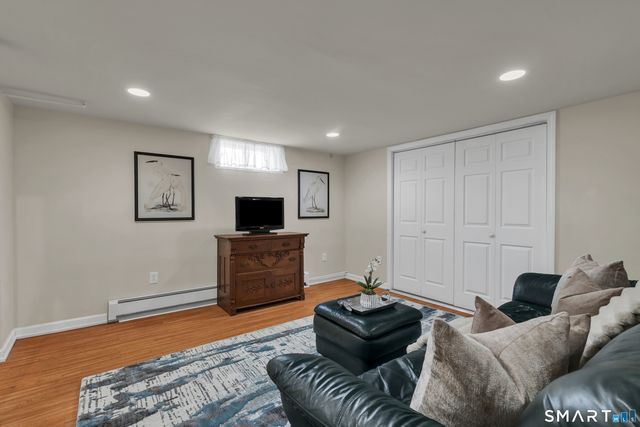 44 Riverside Drive, Branford, CT 06405