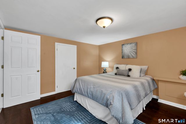 44 Riverside Drive, Branford, CT 06405