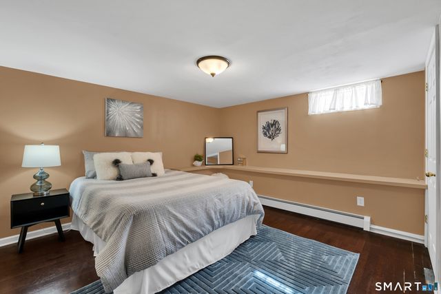 44 Riverside Drive, Branford, CT 06405