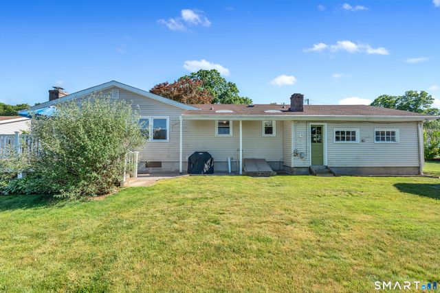 44 Riverside Drive, Branford, CT 06405