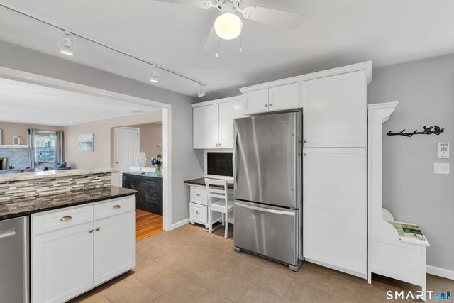 44 Riverside Drive, Branford, CT 06405