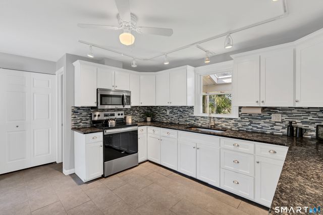 44 Riverside Drive, Branford, CT 06405