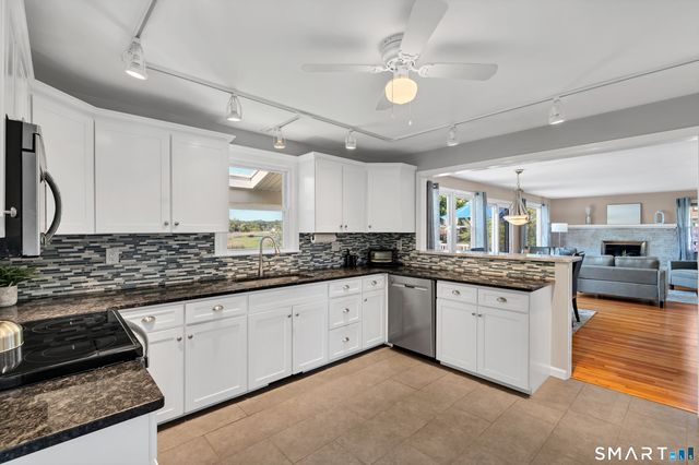 44 Riverside Drive, Branford, CT 06405