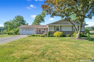 44 Riverside Drive, Branford, CT 06405