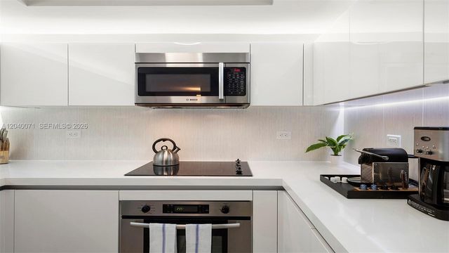 102 24 1545 1545, Miami Beach, FL 33139