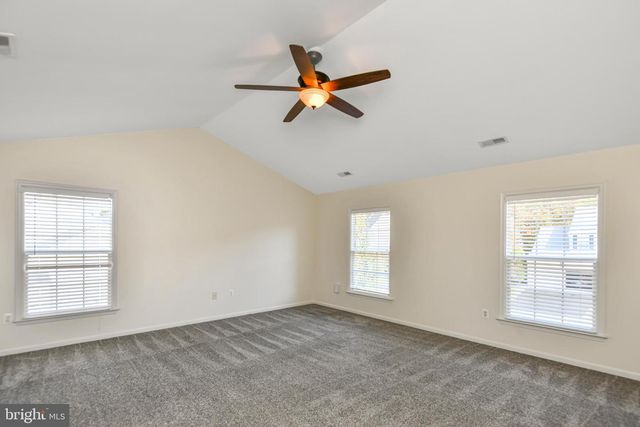 39 VILLAGE GROVE RD, Fredericksburg, VA 22406