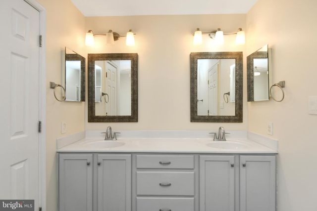 39 VILLAGE GROVE RD, Fredericksburg, VA 22406