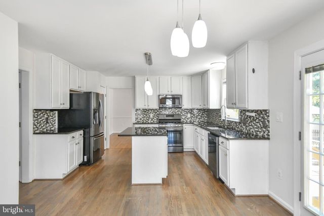 39 VILLAGE GROVE RD, Fredericksburg, VA 22406