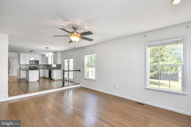 39 VILLAGE GROVE RD, Fredericksburg, VA 22406