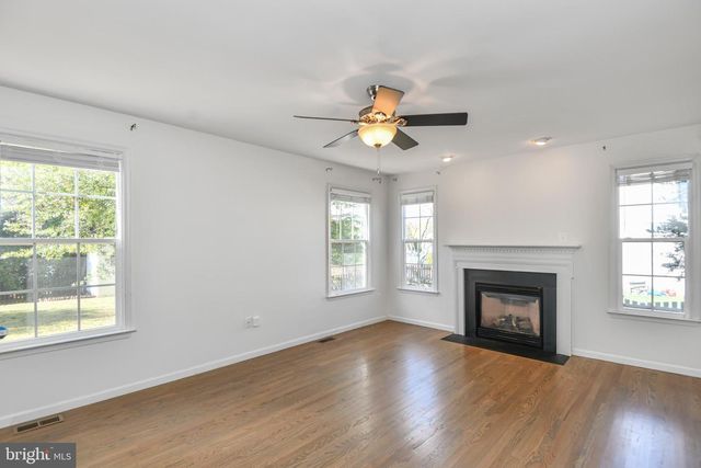 39 VILLAGE GROVE RD, Fredericksburg, VA 22406