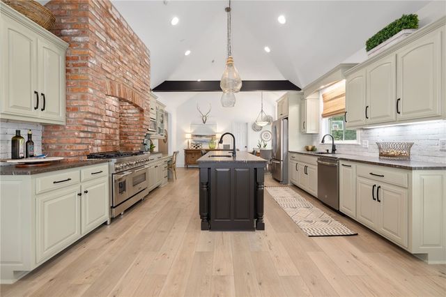 596 Polo Drive, Fayetteville, AR 72703