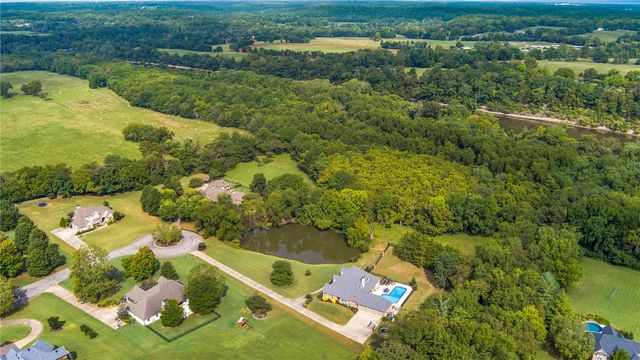 596 Polo Drive, Fayetteville, AR 72703