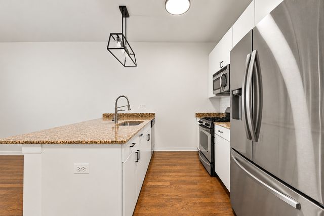 437 W Division Street 515, Chicago, IL 60610