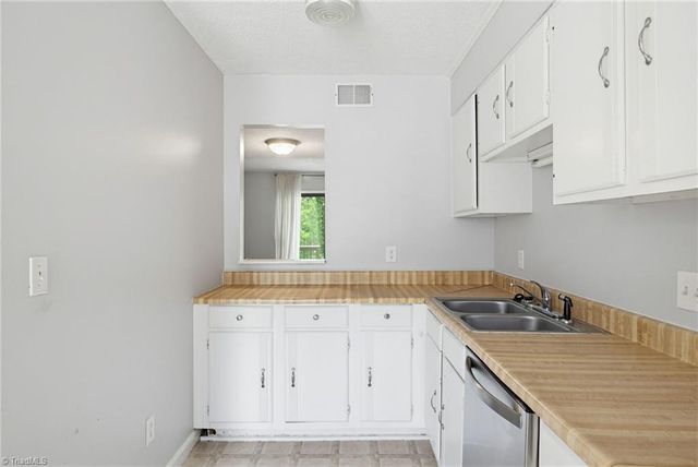 3730 Heathrow Drive, Winston-salem, NC 27127