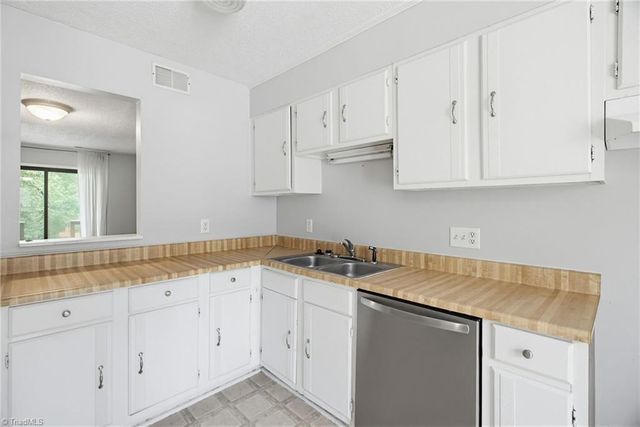 3730 Heathrow Drive, Winston-salem, NC 27127