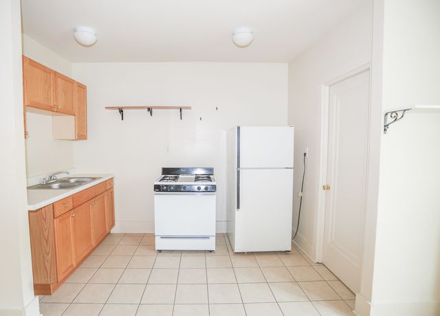 1100 W Roscoe Street 29, Chicago, IL 60657