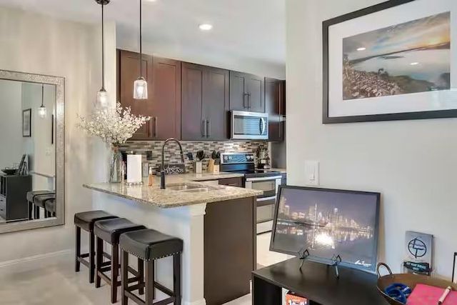 585 Demarett DR, Point Venture, TX 78645