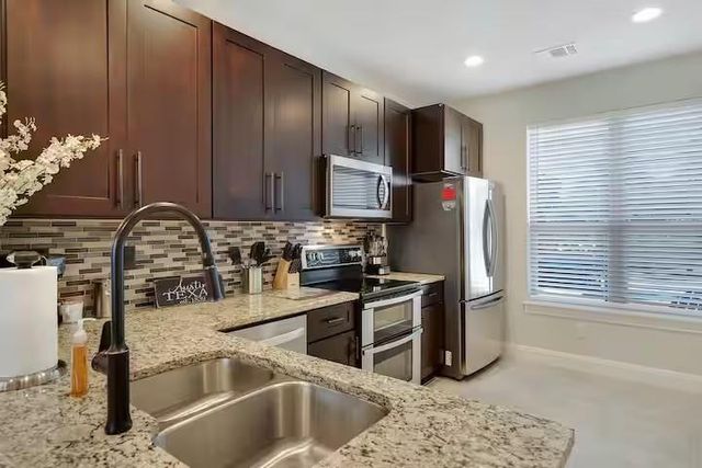 585 Demarett DR, Point Venture, TX 78645