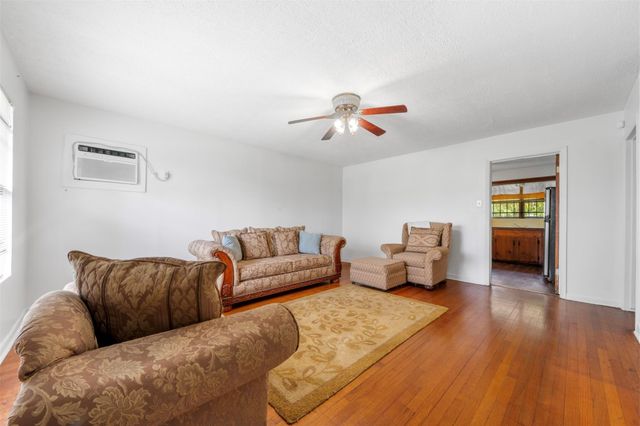 6807 Kingsway Drive, Houston, TX 77087