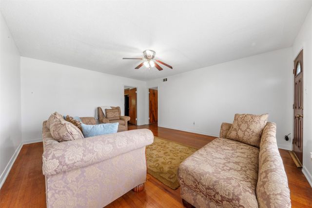 6807 Kingsway Drive, Houston, TX 77087