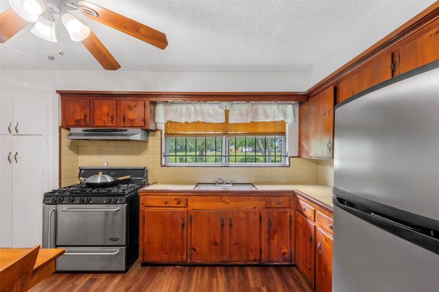 6807 Kingsway Drive, Houston, TX 77087