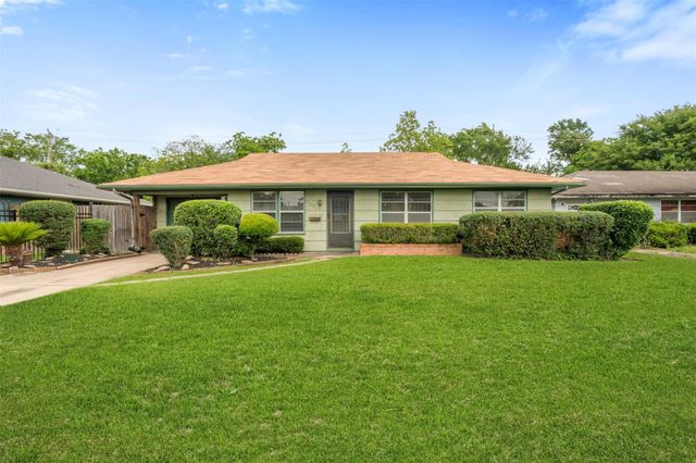 6807 Kingsway Drive, Houston, TX 77087