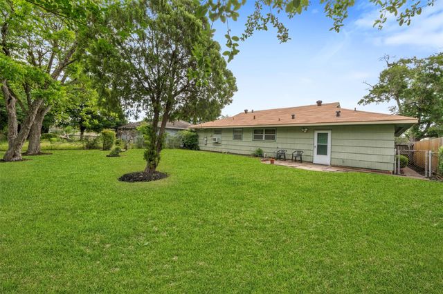 6807 Kingsway Drive, Houston, TX 77087