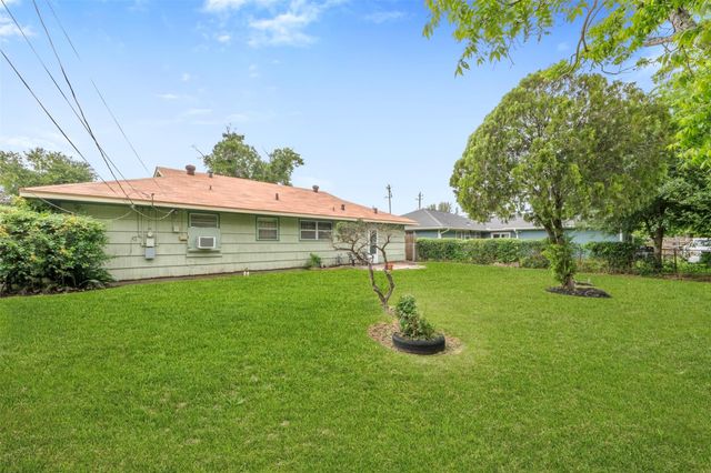 6807 Kingsway Drive, Houston, TX 77087