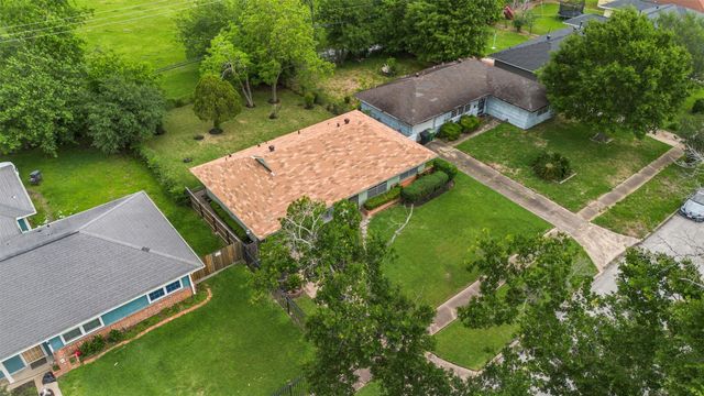 6807 Kingsway Drive, Houston, TX 77087